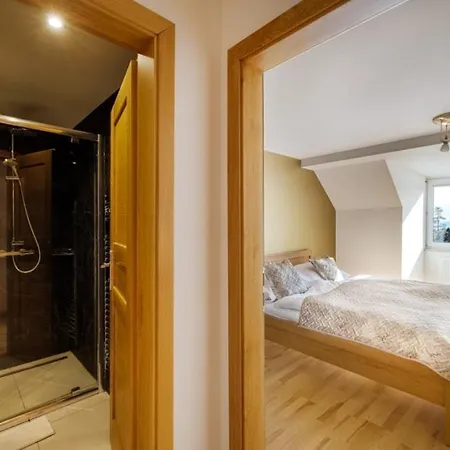 Zora Family Apartman Tátralomnic