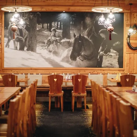 Zora Family Apartman Tátralomnic